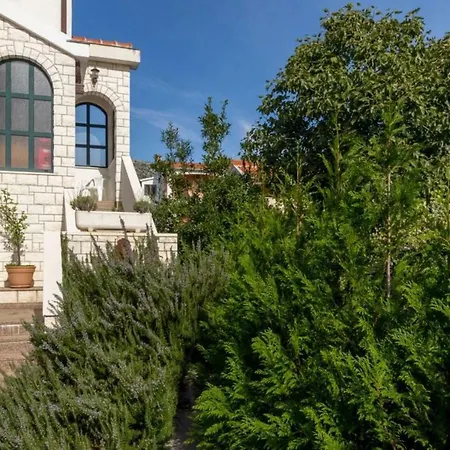 Olive Apartment *